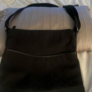 Gucci crossbody classic bag ! Great bag very classy